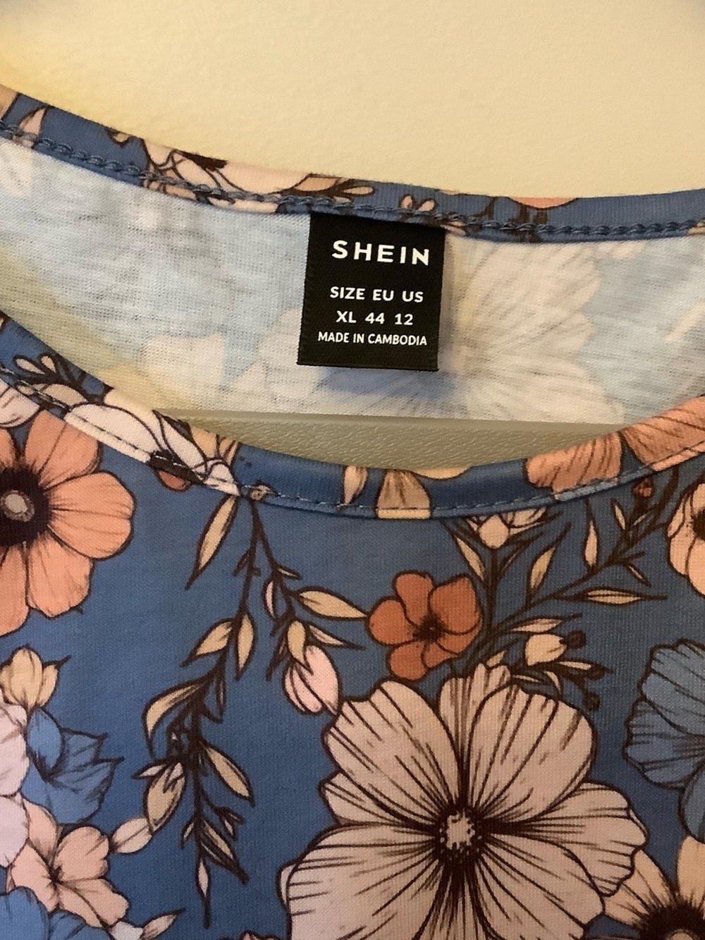 SHEIN Blue Floral Sleeveless Tank Top - Picture 3 of 4